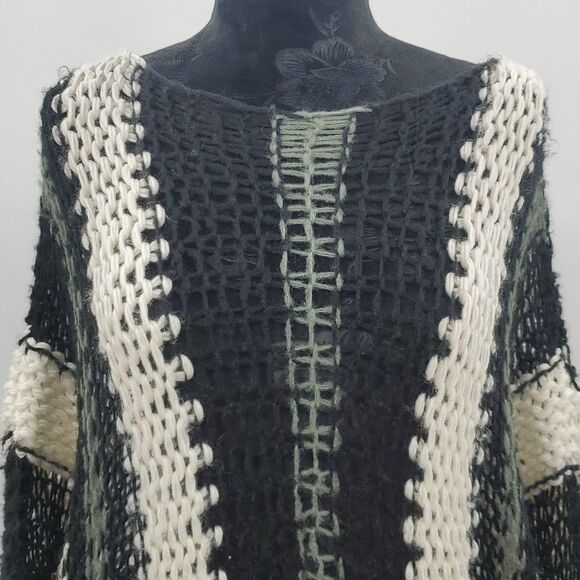 Lumiere Loose Knit Bat Wing Sleeve Sweater. - Picture 7 of 17